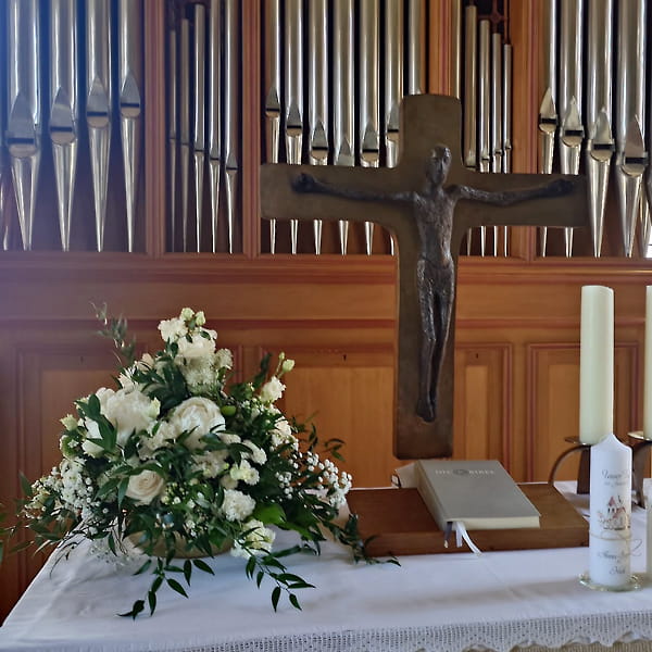 blumen-dauner-gerstetten-hochzeit-kirchendeko-05-min